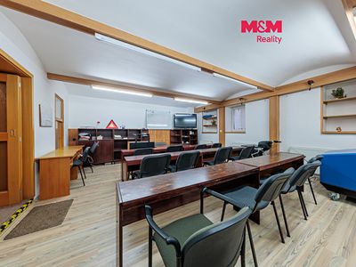 Prodej obchodního prostoru 57 m²