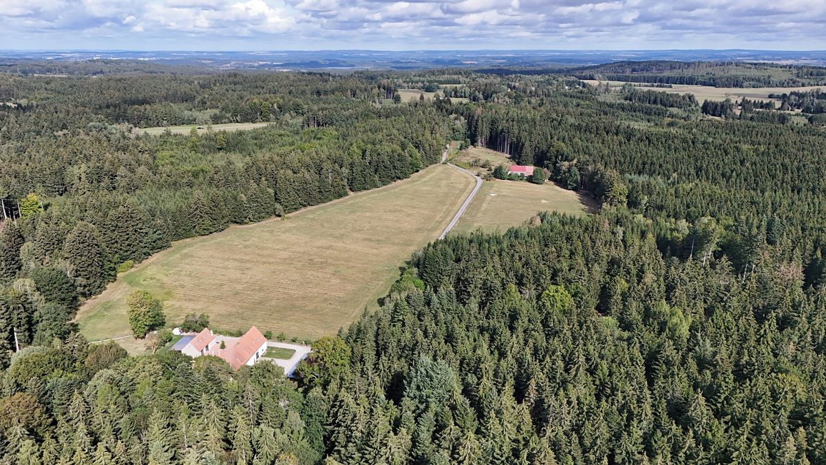 Prodej stavebního pozemku 14294 m² – fotografie 3