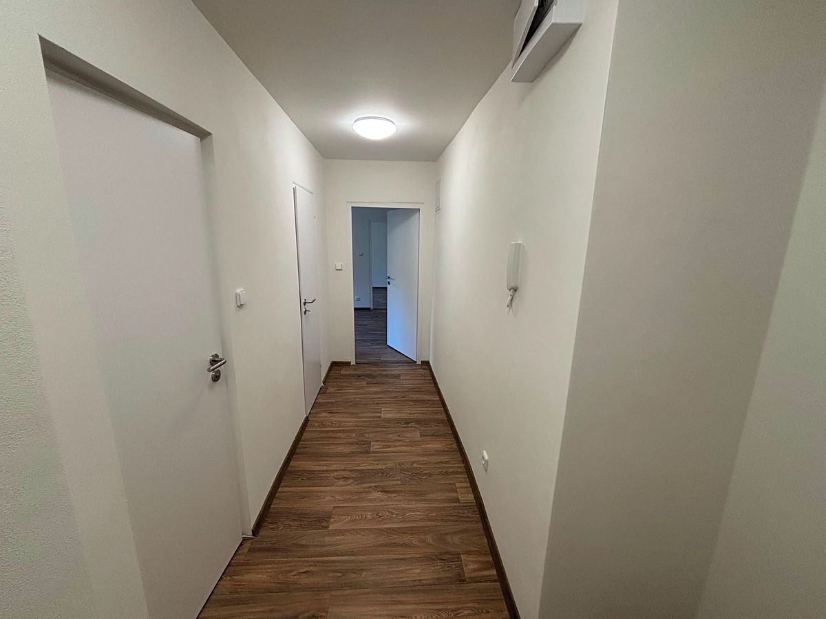 Pronájem bytu 2+1 57 m² – fotografie 5