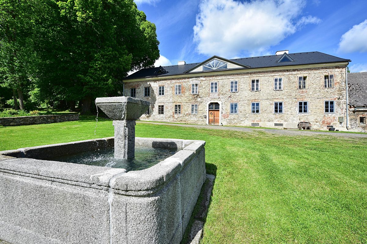 Prodej vily 665 m², pozemek 21606 m²