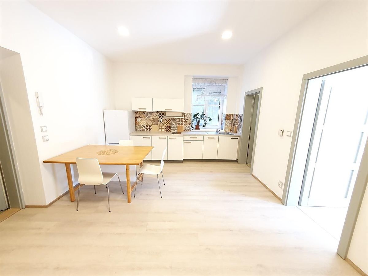 Pronájem bytu 2+kk 50 m² – fotografie 5