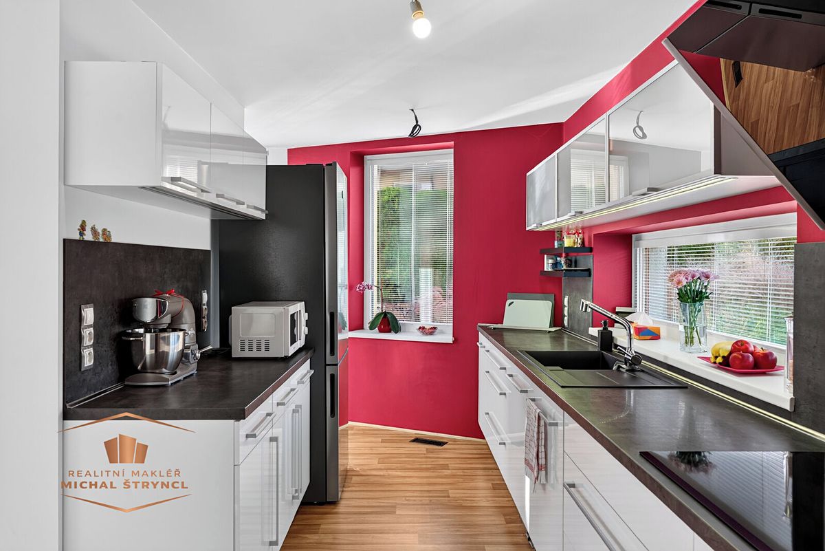 Prodej rodinného domu 170 m², pozemek 1001 m² – fotografie 2