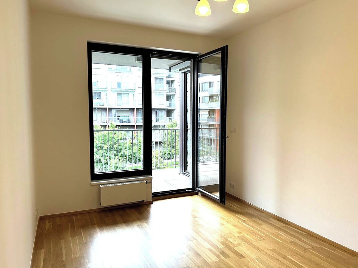 Pronájem bytu 2+kk 68 m² – fotografie 3