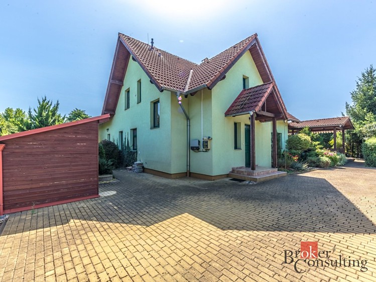 Haus zum Kauf, 260 m² (2 von 32)