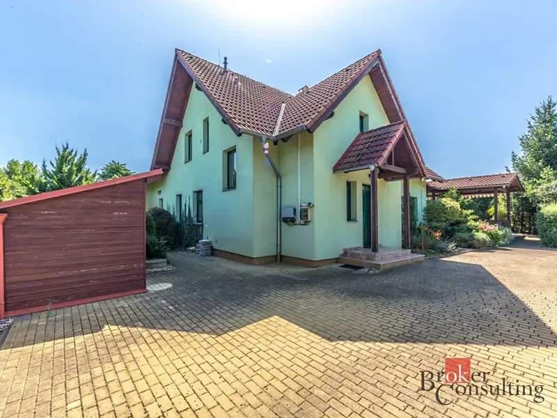 Prodej rodinného domu 260 m², pozemek 822 m², Mratín – náhled fotky 2