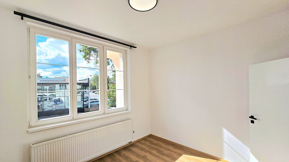 Pronájem bytu 2+kk 38 m² – fotografie 3