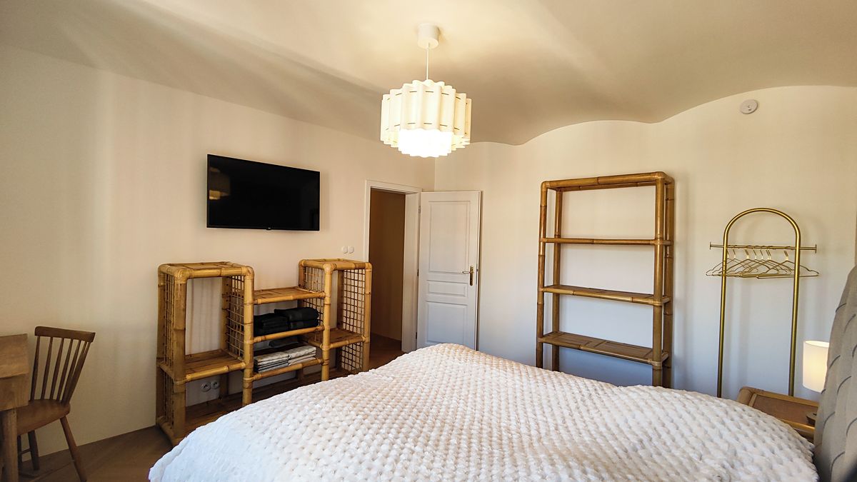 Pronájem bytu 2+kk 143 m² – fotografie 4