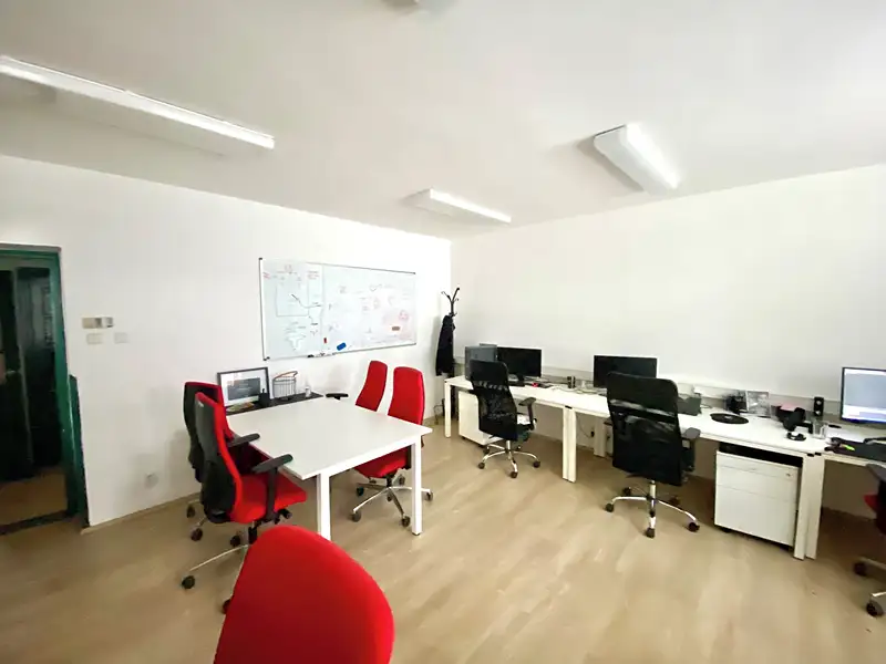 Pronájem kanceláře 119 m², Praha – náhled fotky 3