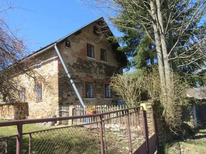 Dražba rodinného domu 202 m², pozemek 1081 m², Bezvěrov – náhled fotky 3