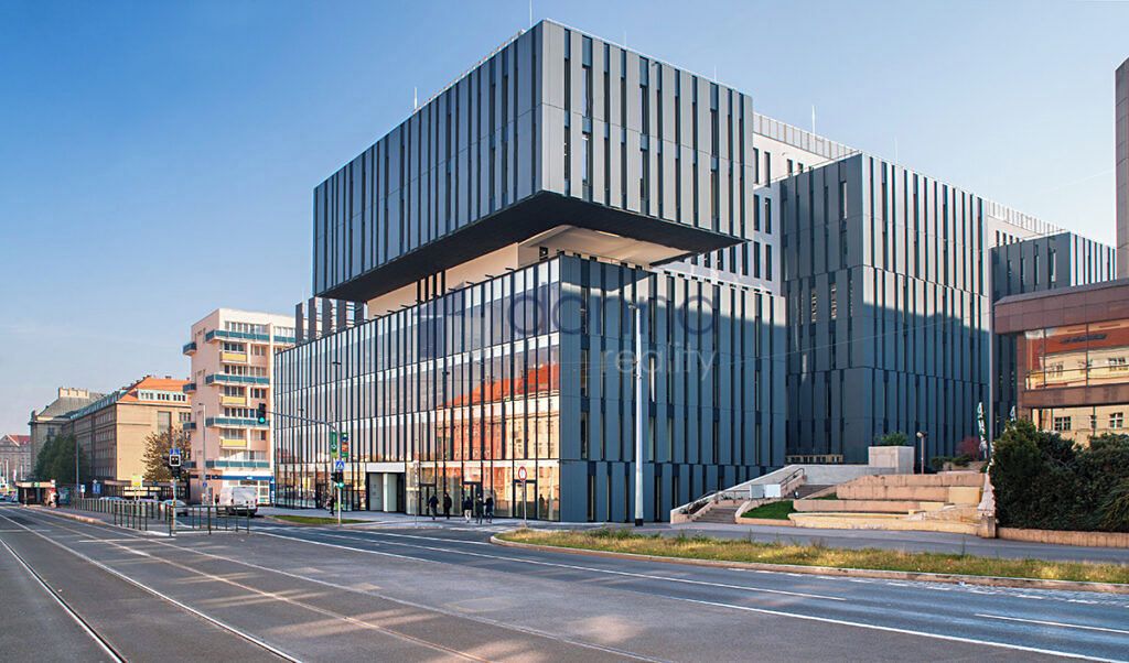 Pronájem kanceláře 520 m²
