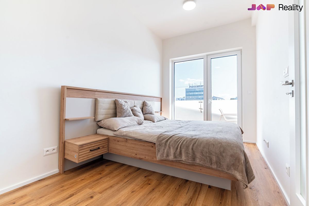 Pronájem bytu 2+kk 54 m² – fotografie 3