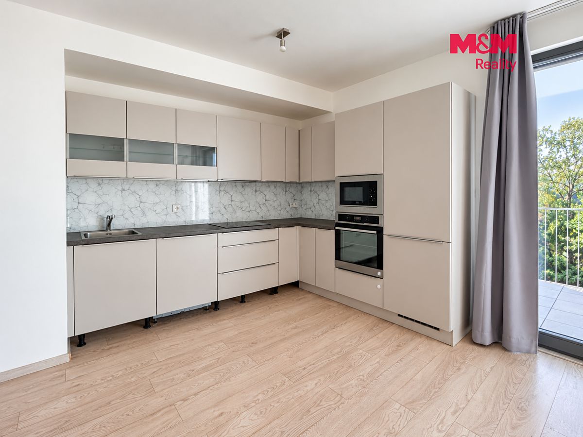 Pronájem bytu 4+kk 91 m² – fotografie 2