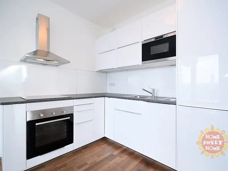 Pronájem bytu 2+kk 76 m², Praha – náhled fotky 3