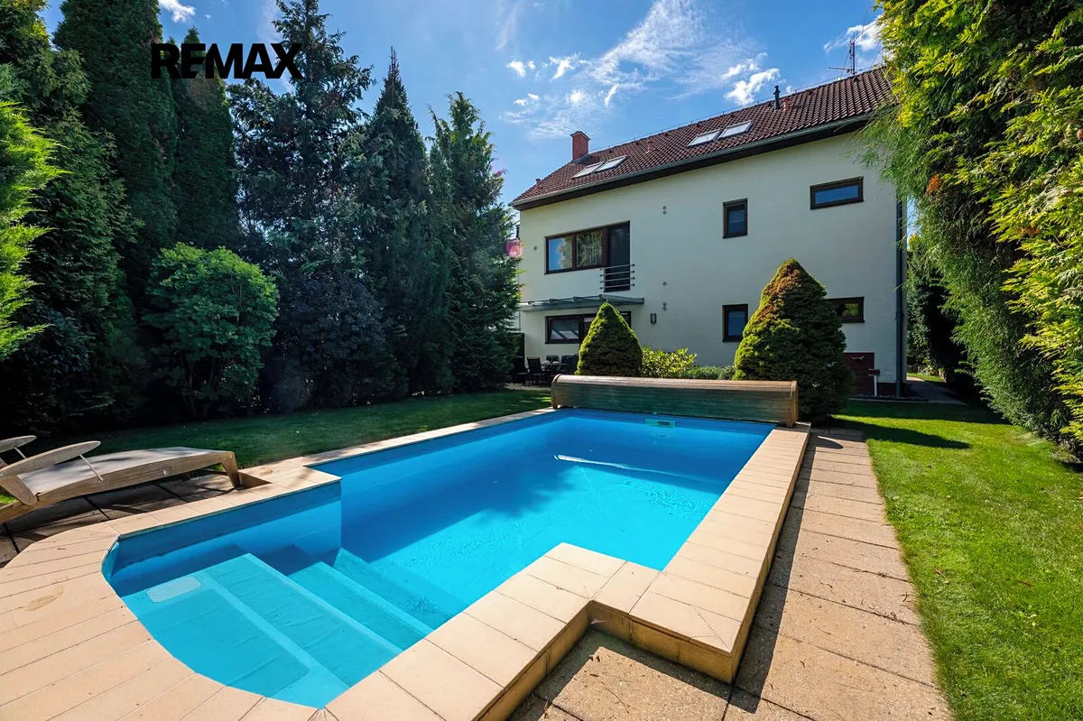 Prodej rodinného domu 255 m², pozemek 671 m²