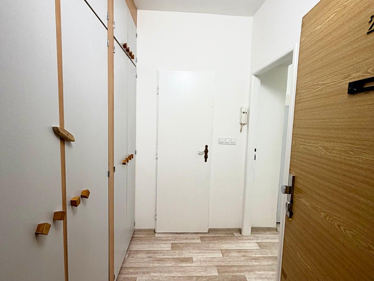 Квартира 1+kk в оренду, 30 м² (5 з 7)