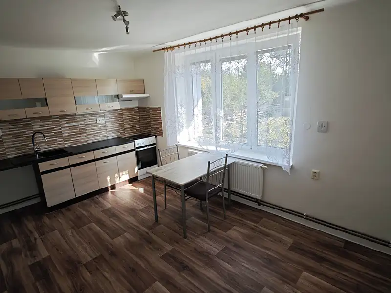 Pronájem bytu 2+1 64 m², Hlohová – náhled fotky 1