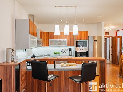 Prodej domu, 257 m² (2 z 27)