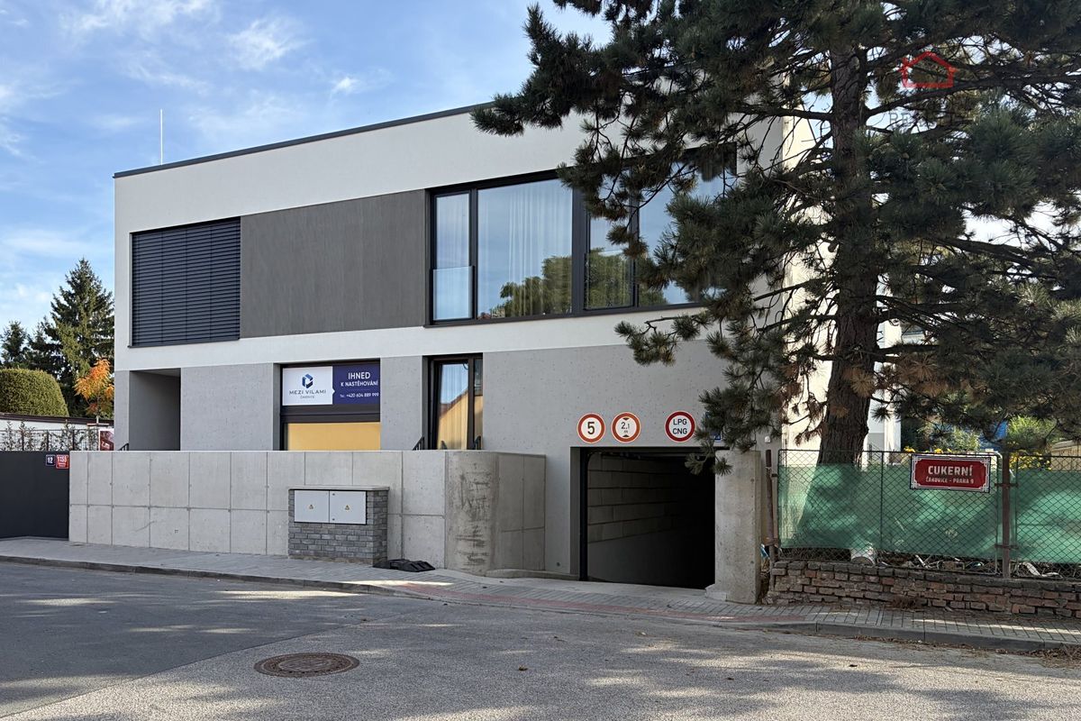 Pronájem garážového stání 13 m²