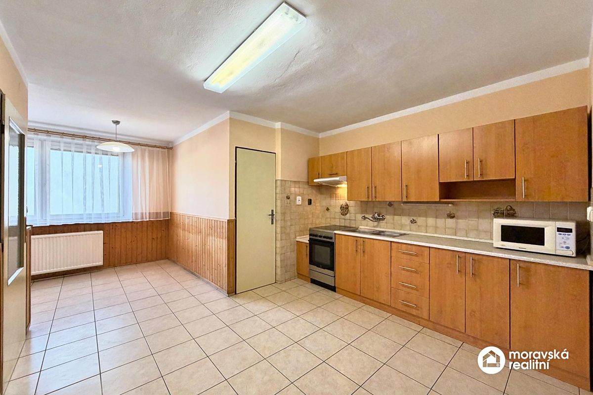 Prodej rodinného domu 192 m², pozemek 1058 m² – fotografie 4