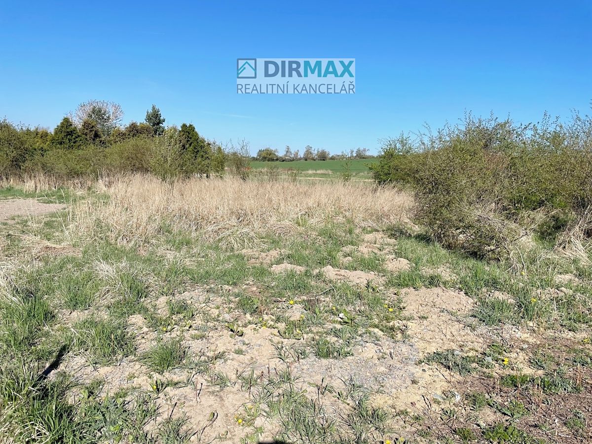 Prodej stavebního pozemku 999 m² – fotografie 2