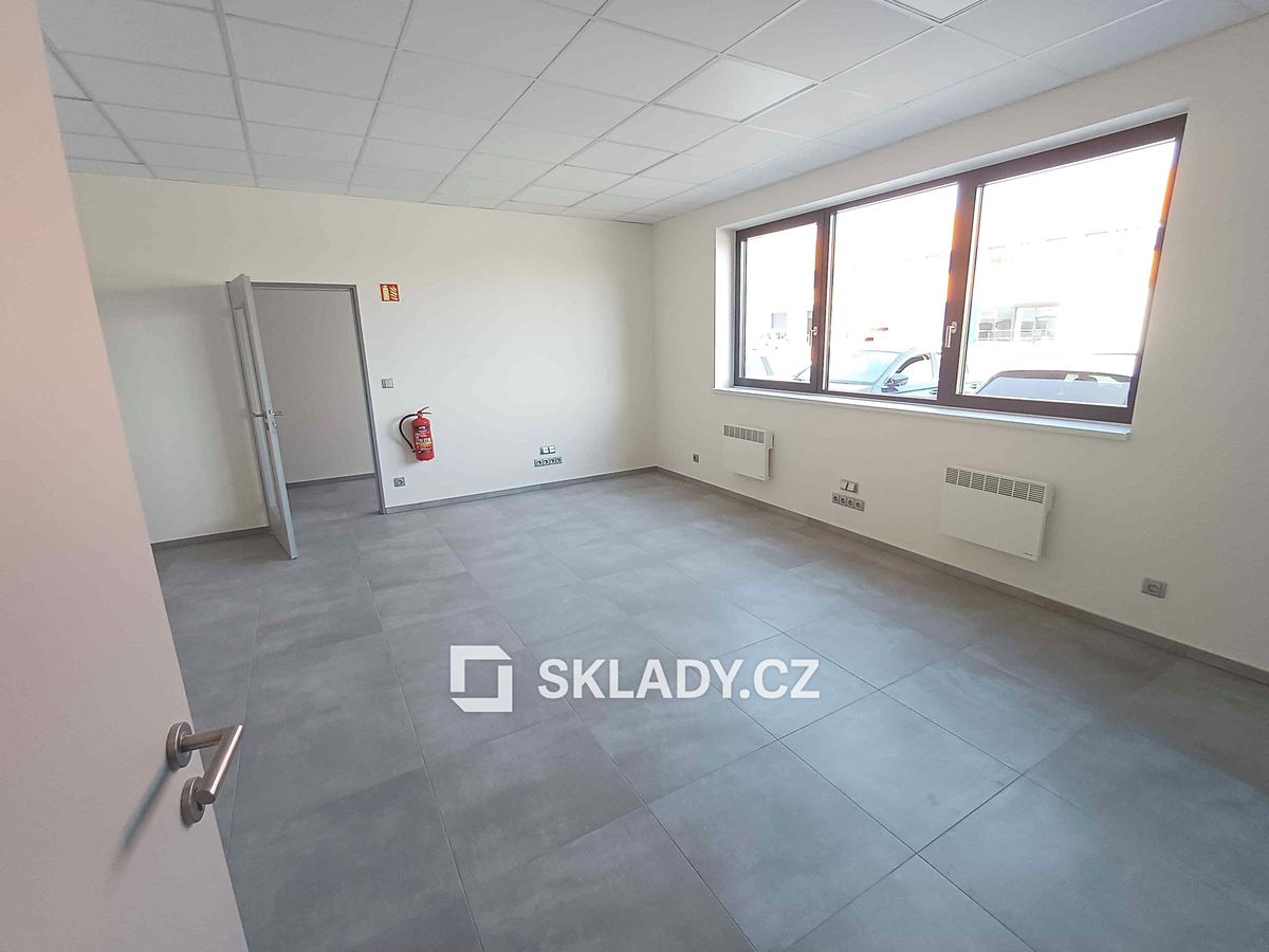 Pronájem skladového prostoru 816 m² – fotografie 3