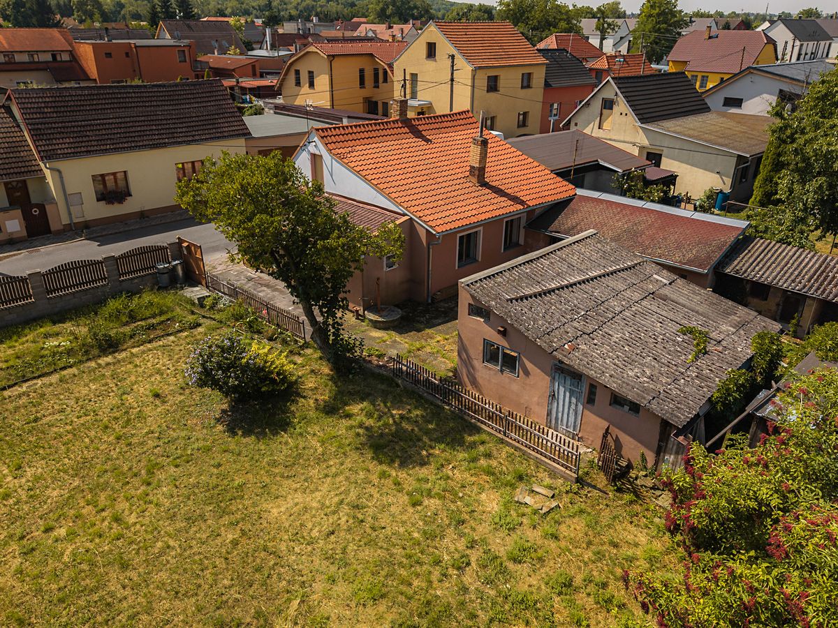 Prodej rodinného domu 178 m², pozemek 662 m² – fotografie 2