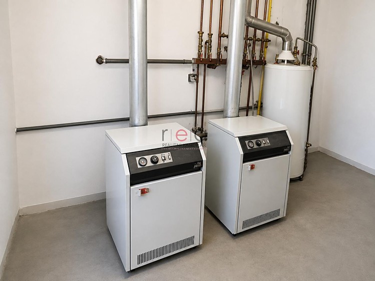 Комерційне приміщення на продаж, 280 м² (25 з 29)