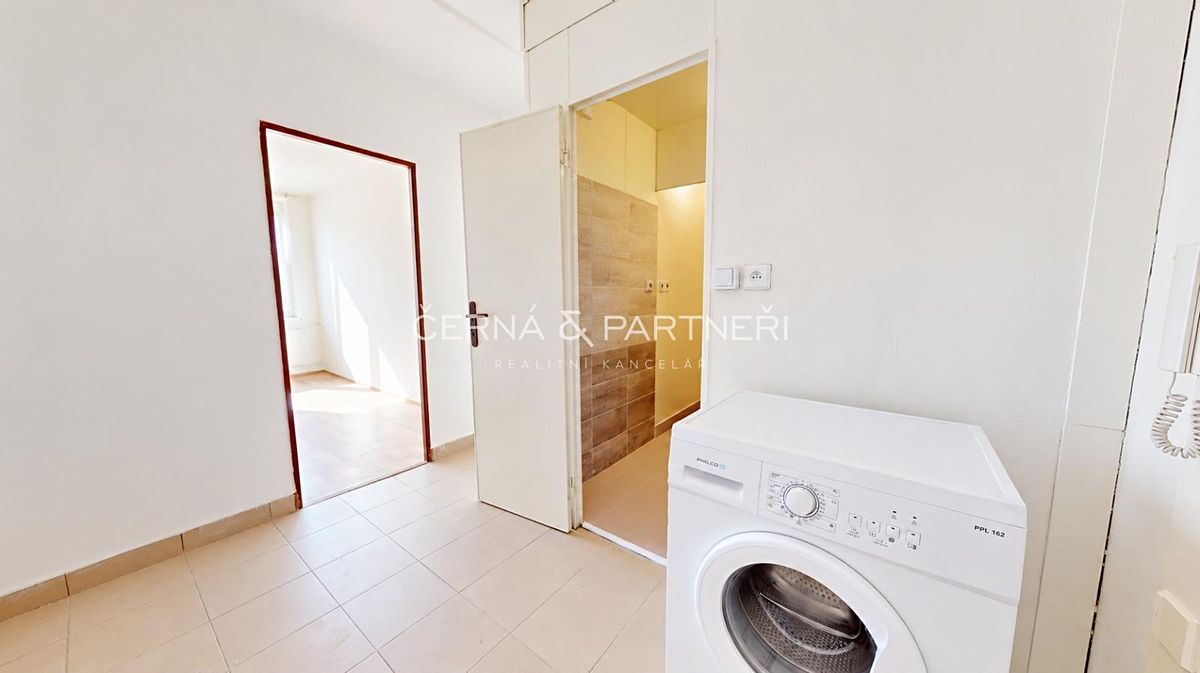 Pronájem bytu 2+kk 40 m² – fotografie 2