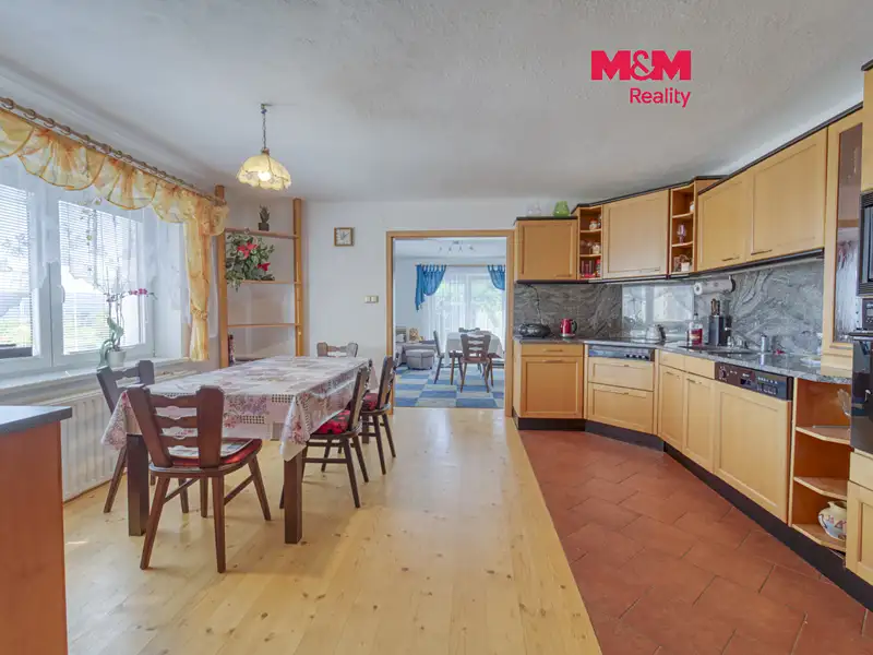 Prodej rodinného domu 622 m², pozemek 1474 m², Hlavňovice – náhled fotky 1