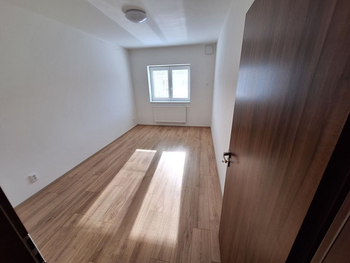 Pronájem bytu 2+kk 56 m² – fotografie 2