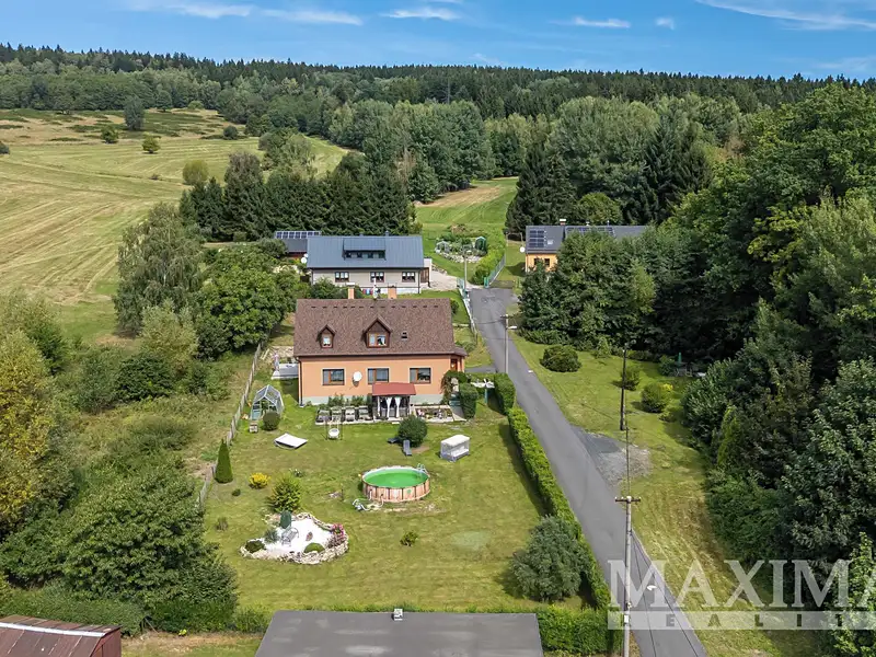 Prodej rodinného domu 320 m², pozemek 1557 m², Nová Ves – náhled fotky 3