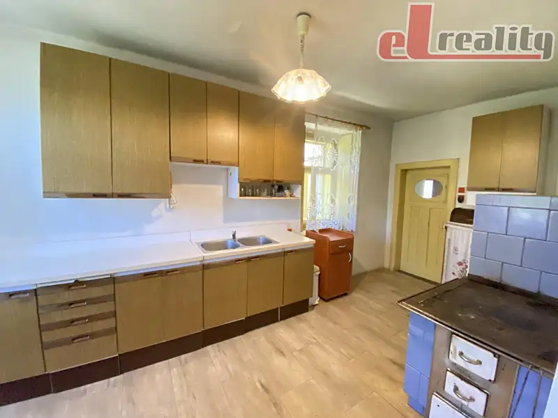 Prodej rodinného domu 704 m², pozemek 591 m², Střítež nad Ludinou – náhled fotky 2