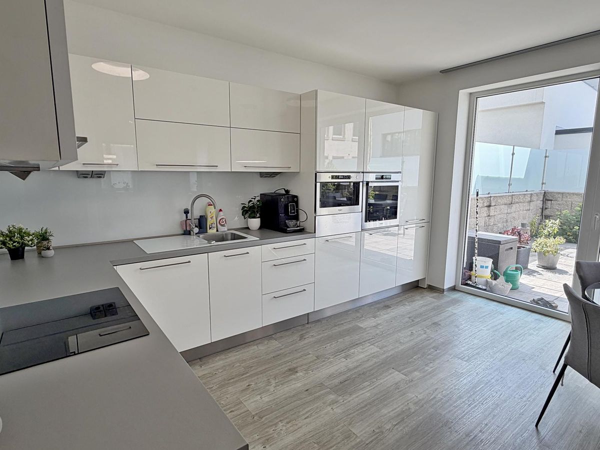 Pronájem bytu 2+kk 74 m² – fotografie 3