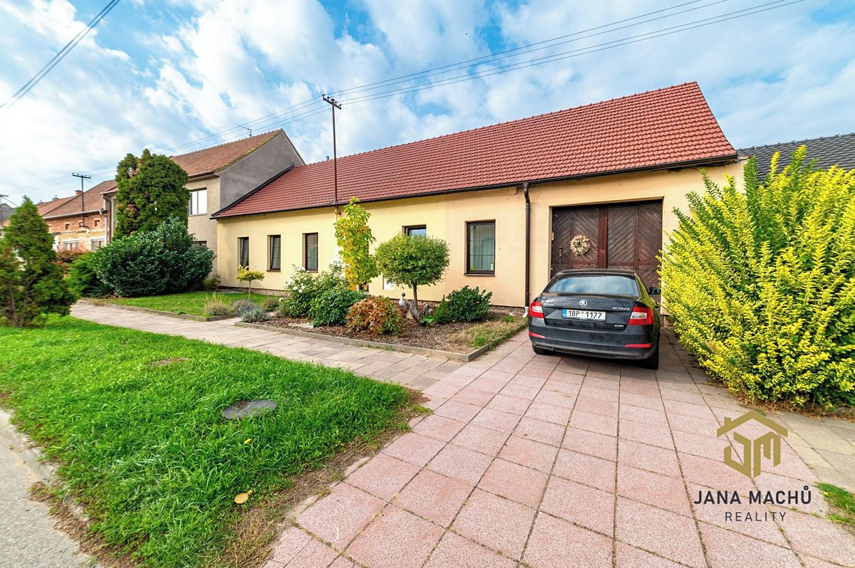 Prodej rodinného domu 140 m², pozemek 1387 m² – fotografie 2
