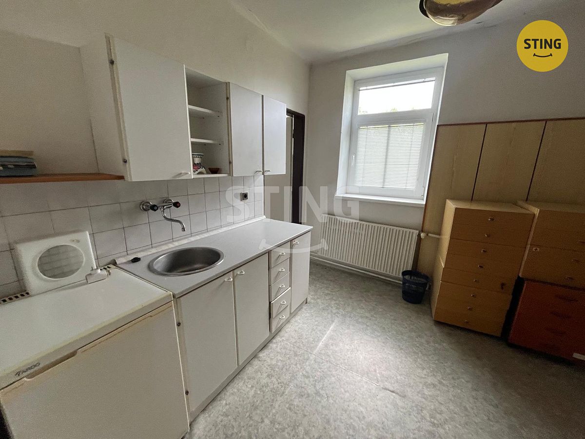 Pronájem kanceláře 75 m² – fotografie 3