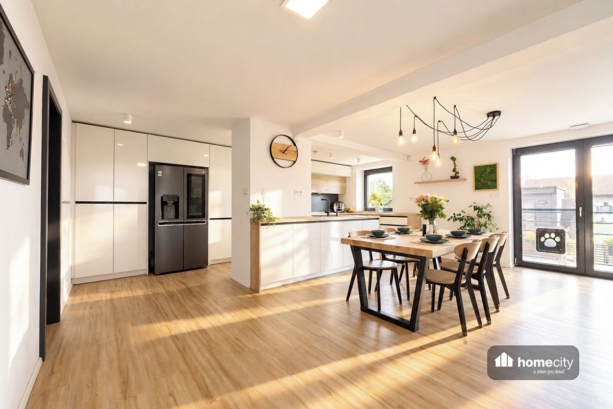 Prodej rodinného domu 267 m², pozemek 661 m² – fotografie 4