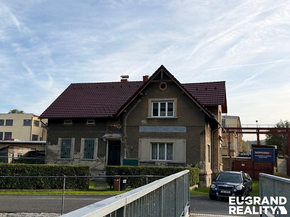 Prodej rodinného domu 260 m², pozemek 1052 m² – fotografie 2