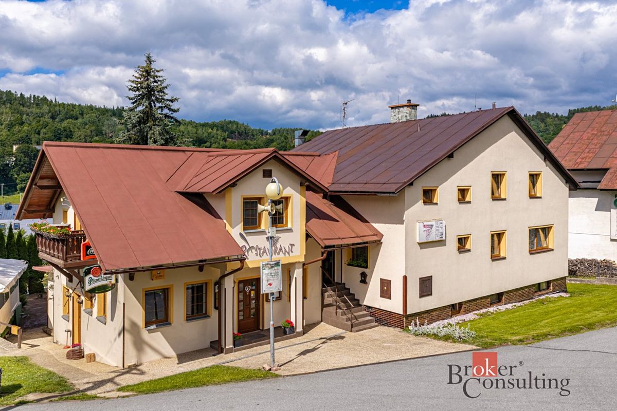 Prodej rodinného domu 487 m², pozemek 1514 m²