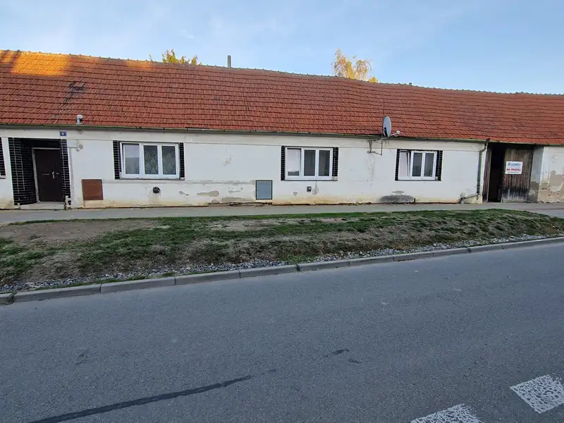 Prodej rodinného domu 200 m², pozemek 4517 m², Hrušovany u Brna – náhled fotky 1