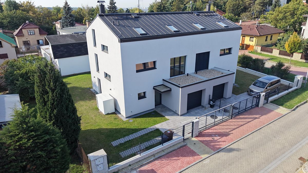 Prodej rodinného domu 218 m², pozemek 372 m² – fotografie 3