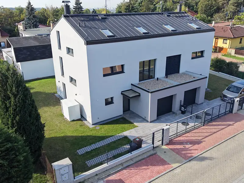 Prodej rodinného domu 218 m², pozemek 372 m², Praha – náhled fotky 3