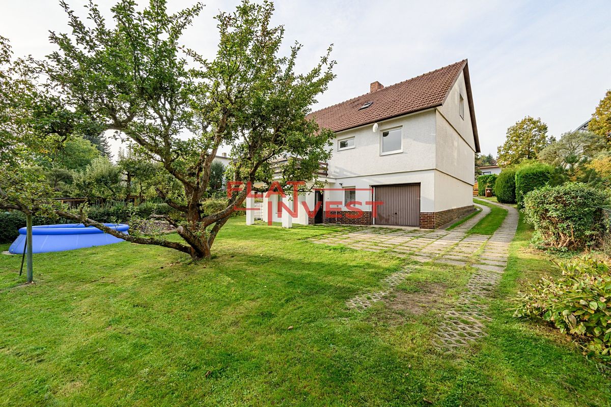 Prodej rodinného domu 232 m², pozemek 603 m² – fotografie 2