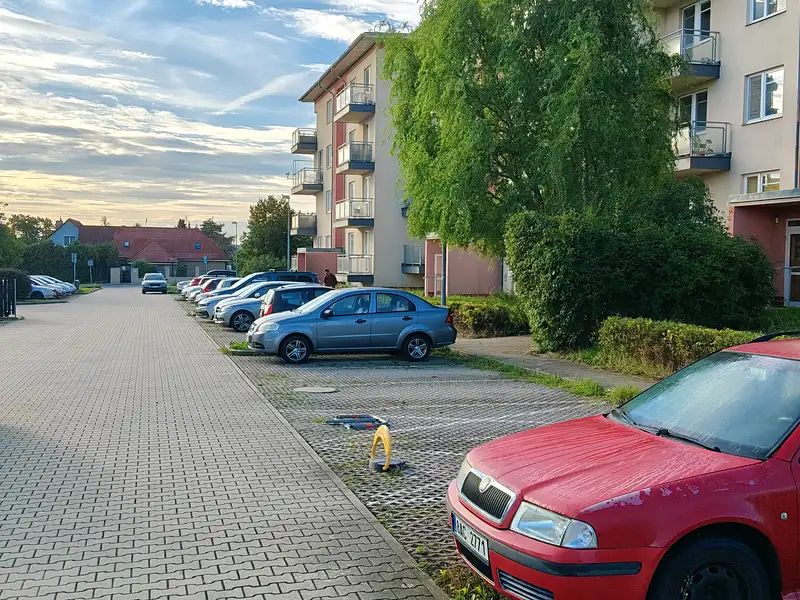 Prodej garážového stání 12 m², Roztoky – náhled fotky 3