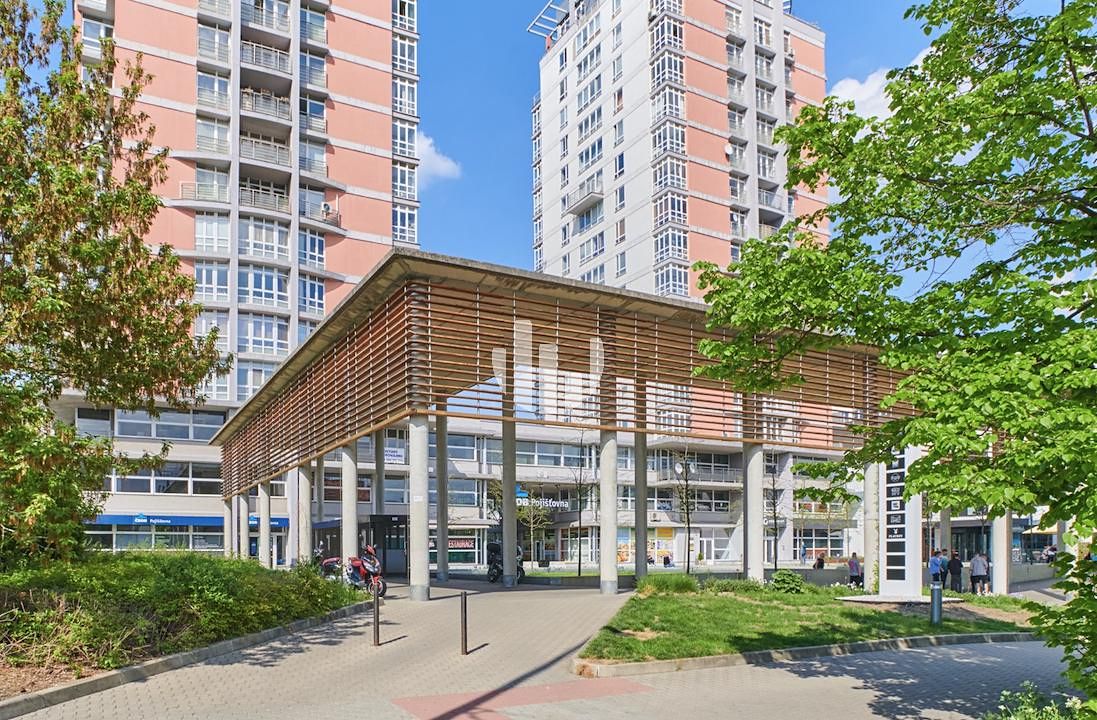 Pronájem kanceláře 194 m²