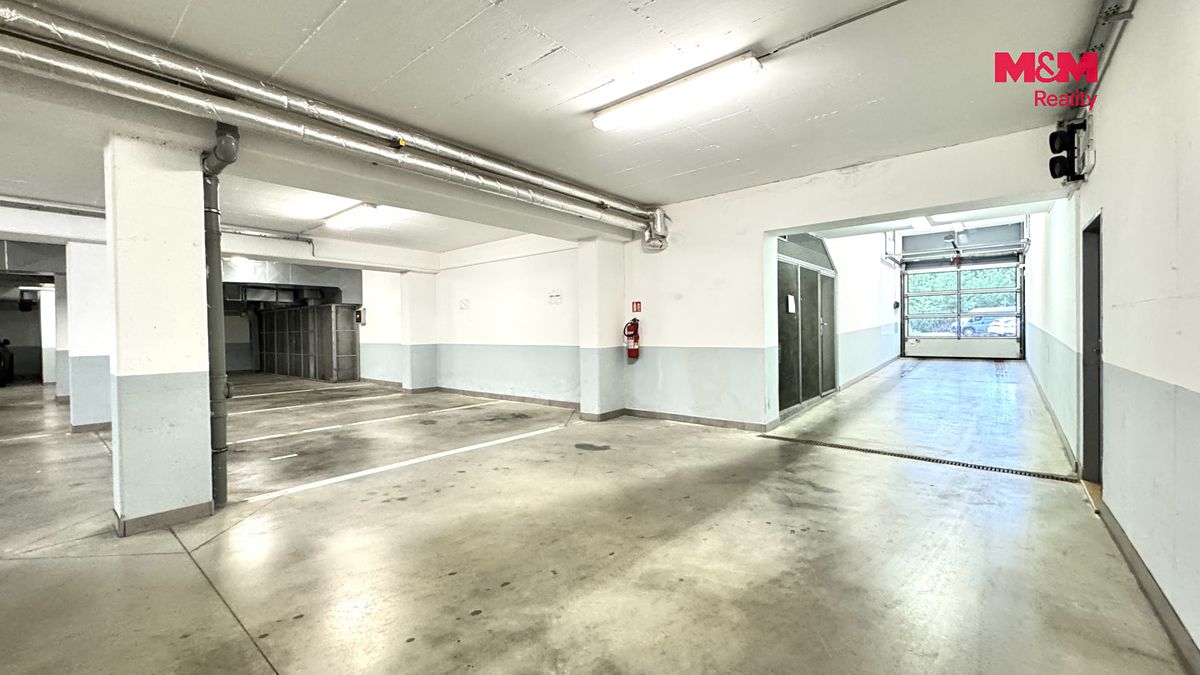 Pronájem garážového stání 13 m² – fotografie 3