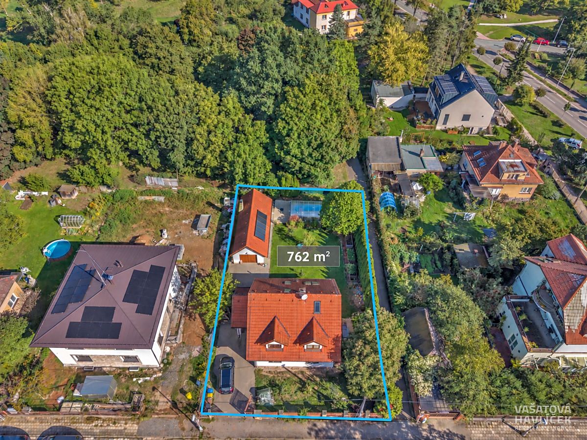 Prodej rodinného domu 146 m², pozemek 762 m² – fotografie 2