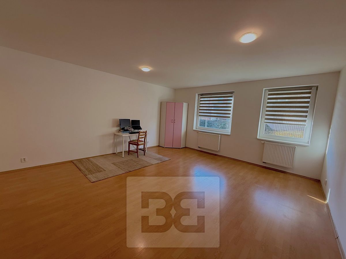 Pronájem bytu 1+kk 38 m² – fotografie 4