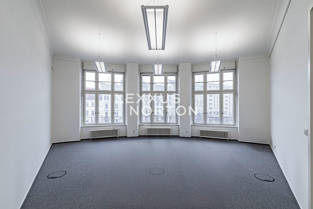 Pronájem kanceláře 560 m²