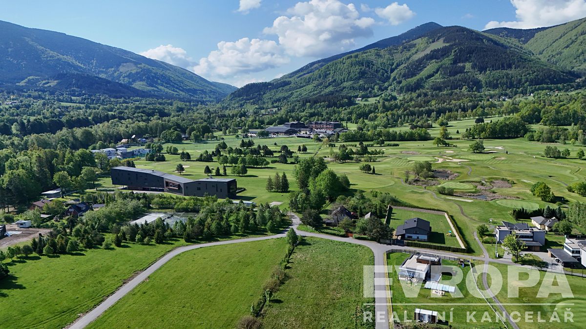 Prodej stavebního pozemku 2266 m² – fotografie 2