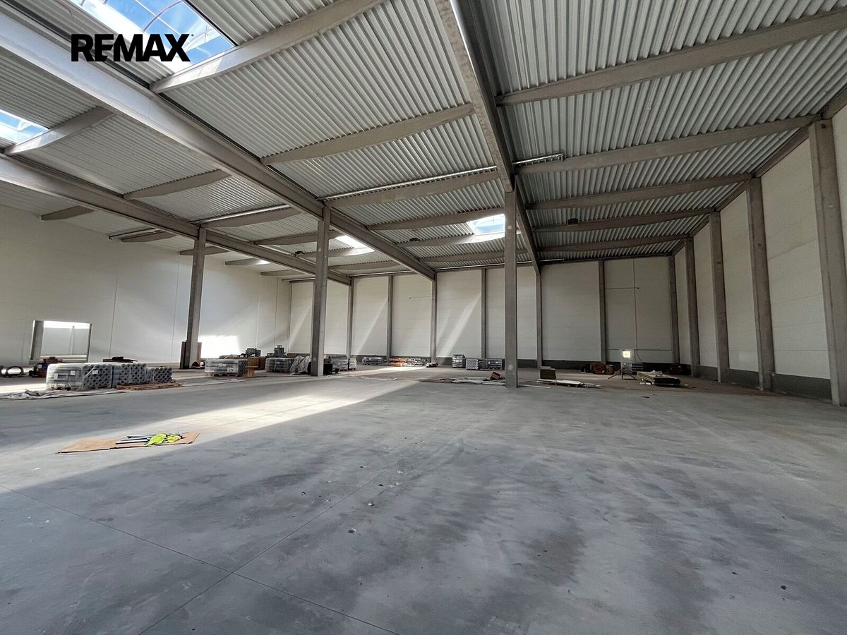 Pronájem skladového prostoru 10482 m² – fotografie 2